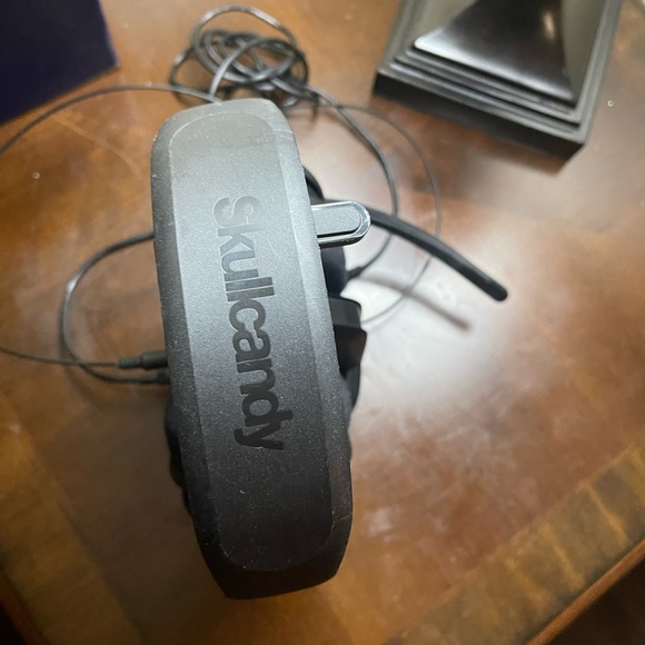 SkullCandy  PS3 PS4 Bluetooth Gaming Headset with Microphone & Charging Station - Picture 9 of 9